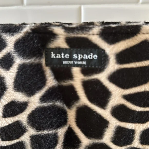 Kate Spade, Giraffe Faux Fur Animal Print Leather Handbag. Stain inside purse. - Picture 2 of 7